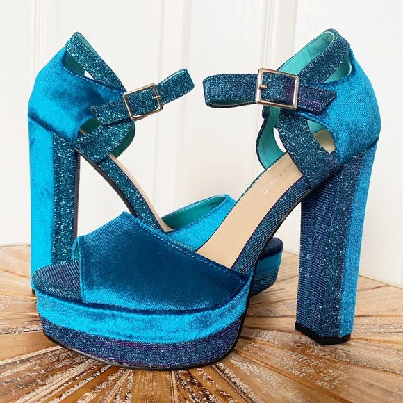 Shoe Dazzle Shoes - NIB Shoe Dazzle Teal Velvet Platform Sandals